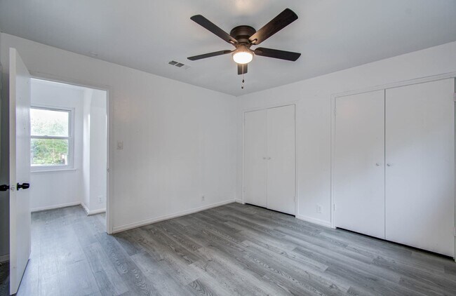 Building Photo - 674 Ravensworth Dr