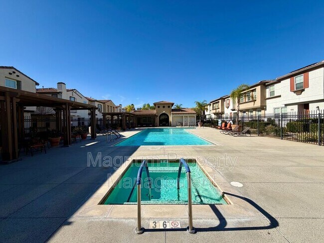 Building Photo - 40390 Calle Real