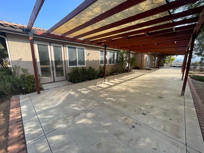 Building Photo - Spacious 4-Bedroom Home in Desirable Woodcrest, Riverside!