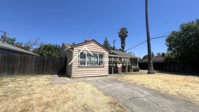 Building Photo - A Charming Colonial Village 3bd/1ba House ...