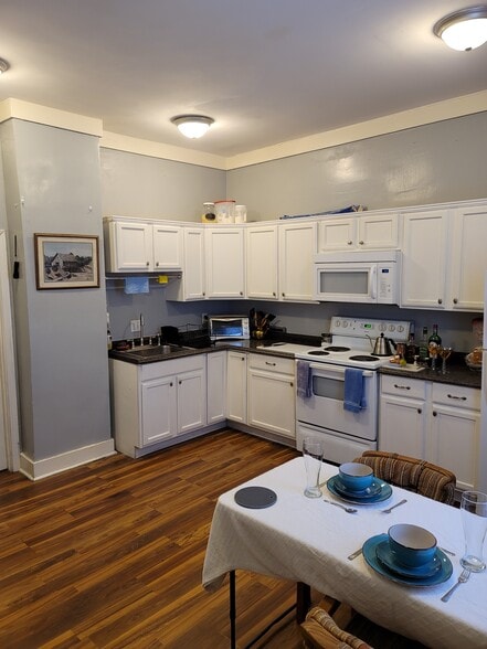 Kitchen - 628 Clark Ave