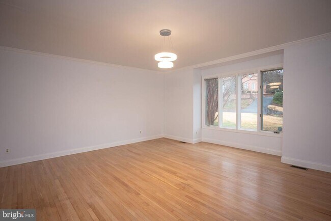 Building Photo - 9700 Grenadier Ct