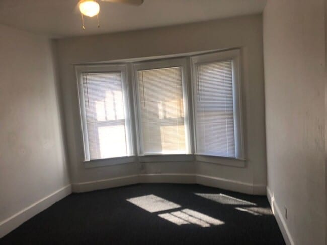 Primary Photo - Lovely 3 bedroom 2 bathroom in St. Petersburg