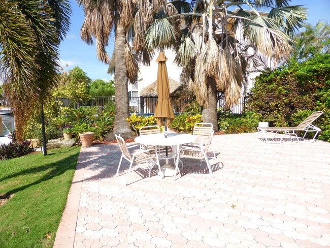 Building Photo - 698 NE Spanish River Blvd