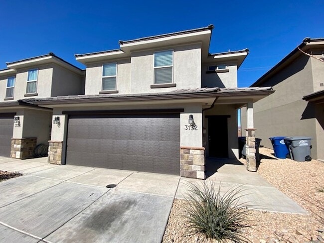 Building Photo - SPACIOUS TOWNHOME FOR RENT!