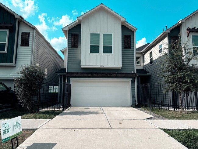 Primary Photo - 1058 Mansfield St