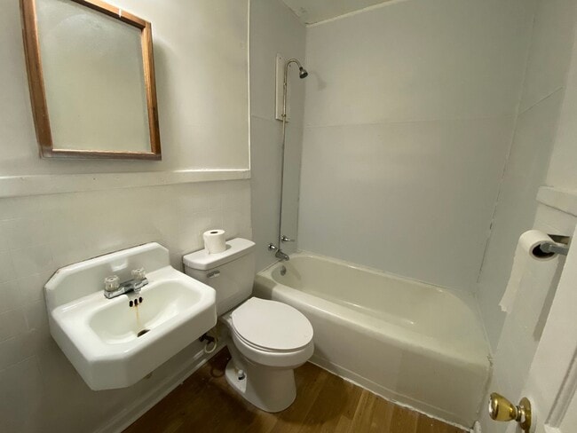 Building Photo - 2 Bedroom, 1 Bath Home in East Rome!