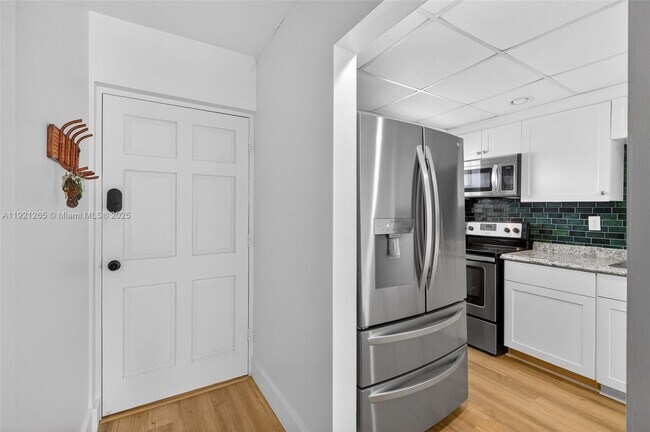 Building Photo - 1331 Lincoln Rd