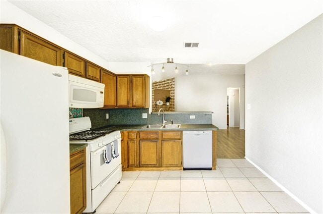 Building Photo - 5207 Beaverhill Dr
