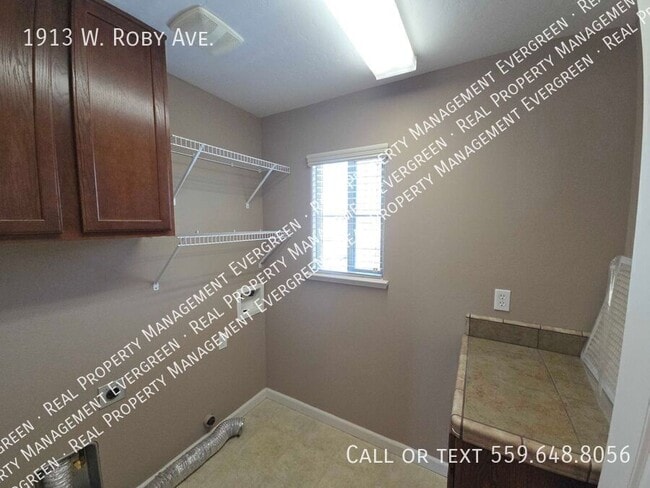 Building Photo - 1913 W Roby Ave