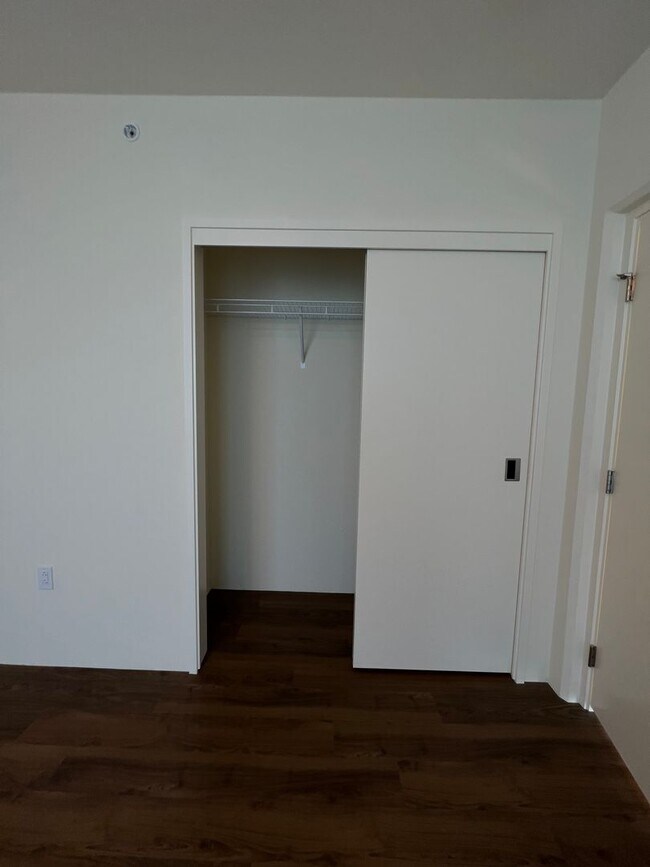 Building Photo - ** 2 BEDROOM 2 BATH** 2 covered PARKING, O...