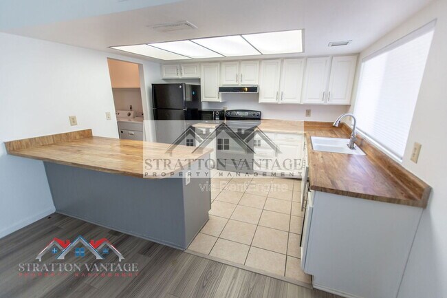 Building Photo - 7911 East Vía de Belleza