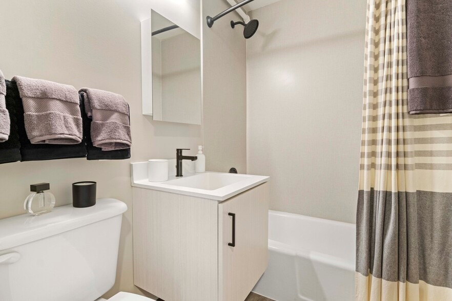 Building Photo - 1919 W Ogden Ave