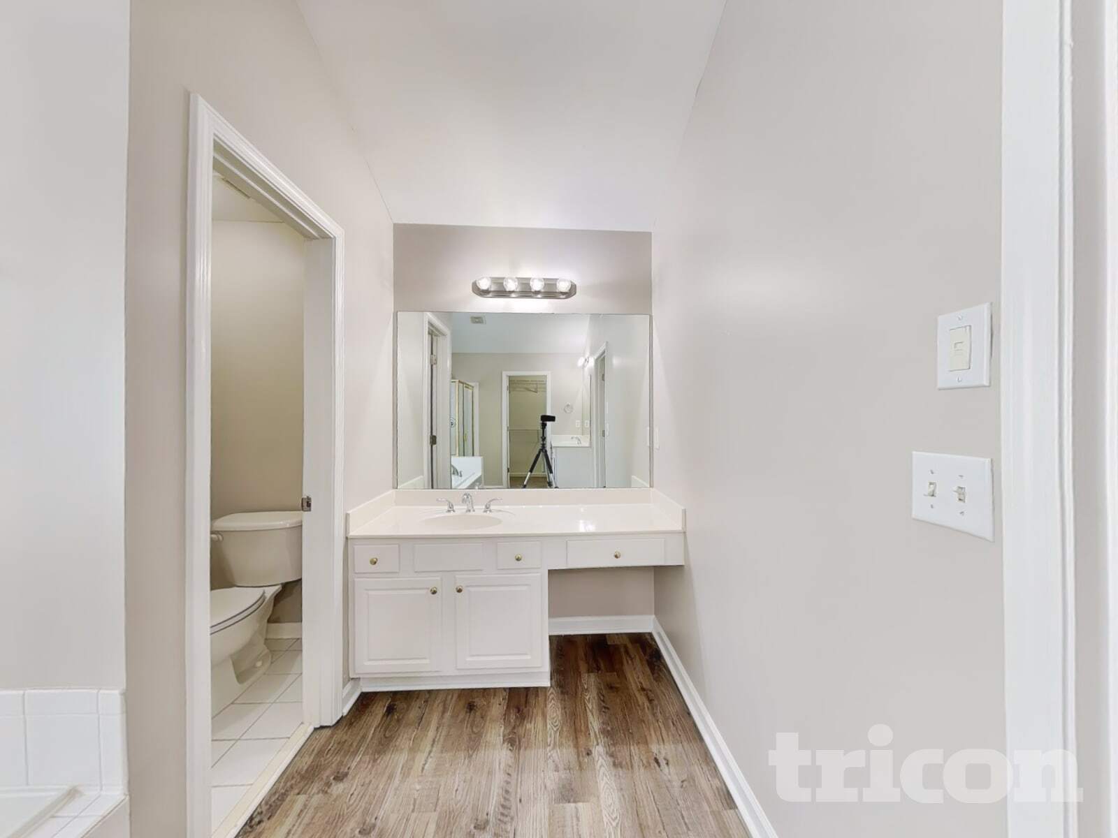 Building Photo - 716 Parkside Dr