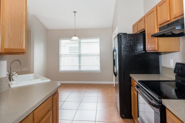 Building Photo - 8073 Leafcrest Dr