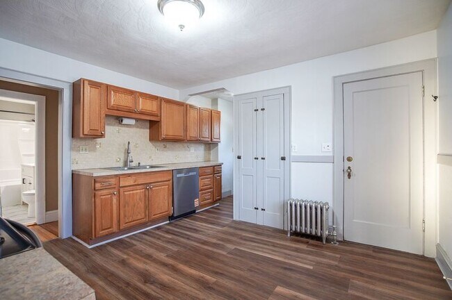 Building Photo - 109 Carver St