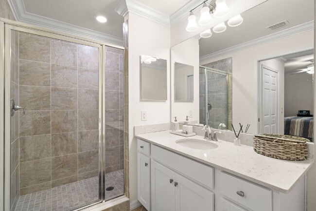 Building Photo - Fully Furnished Condo For Rent in Bradenton!