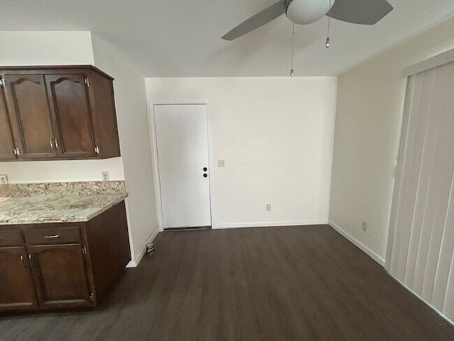 Building Photo - Newly Remodeled