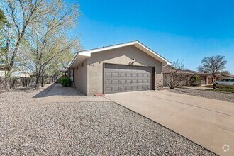 Building Photo - 699 Lakeview Cir SE