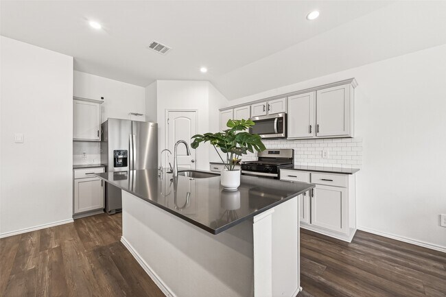 Building Photo - 40603 Pine Spruce Ln