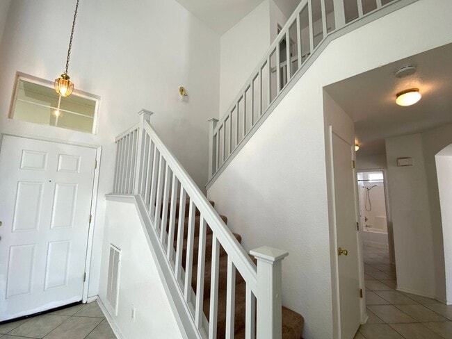 Building Photo - Large Four Bed, Three Bath Home with a Pool