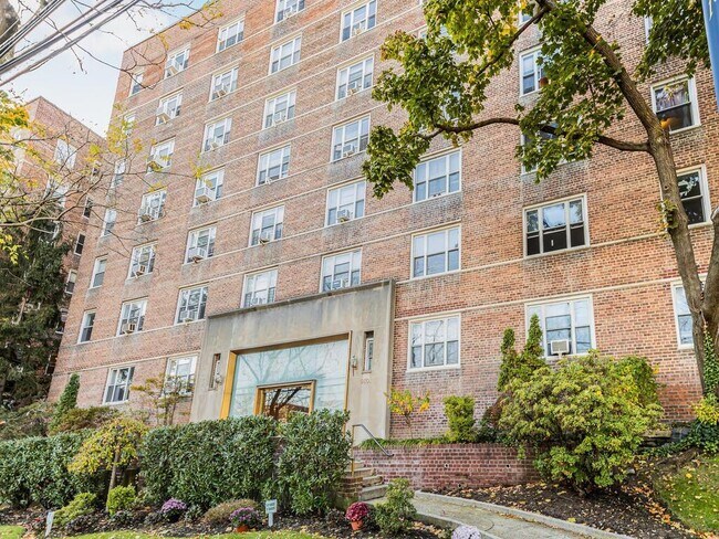 Building Photo - 5601 Riverdale Ave