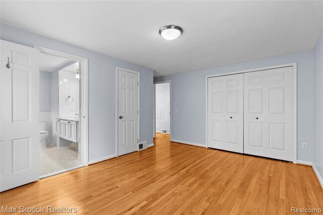 Building Photo - 600 Westwood Dr