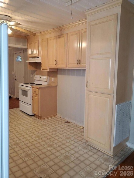 Building Photo - 1506 Wayside Dr