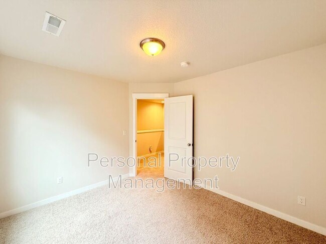 Building Photo - 18010 NE 47th Ave