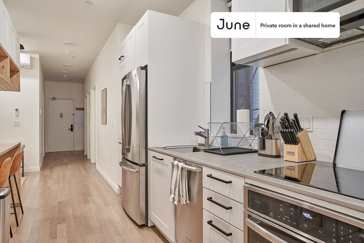 Building Photo - Nice Private ROOM in Manhattan