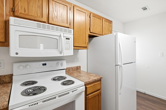 Building Photo - 2401 Northampton Dr