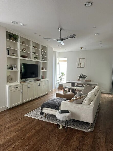 Building Photo - 5705 Bryan Pky