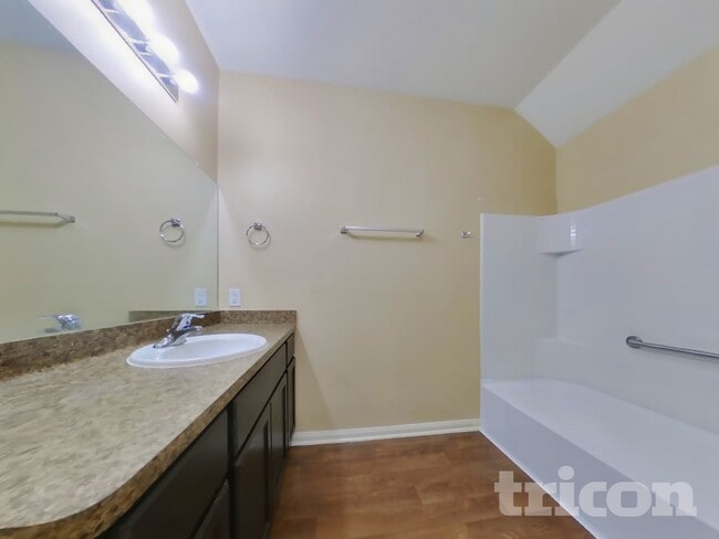 Building Photo - 2063 Sweet Lilac Dr