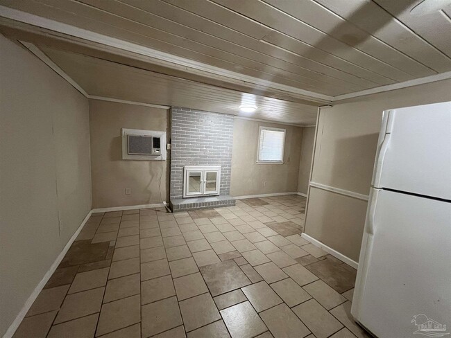 Building Photo - 1036 Hawthorn Dr