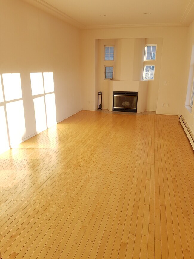 Building Photo - 1311 W 7th Ave