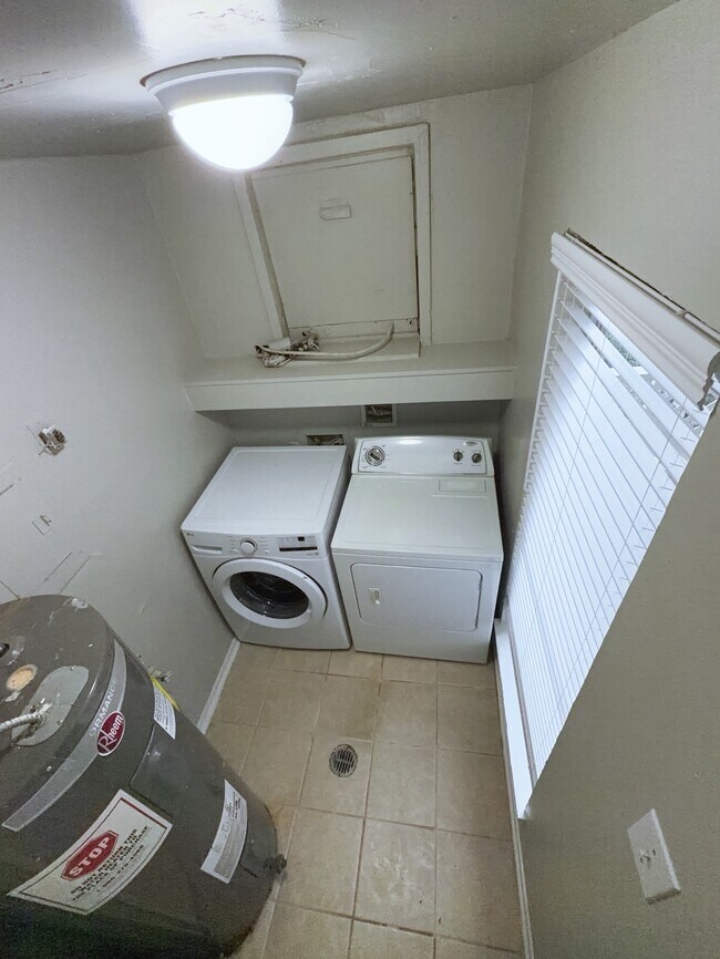 Building Photo - 2210 Dorrington St