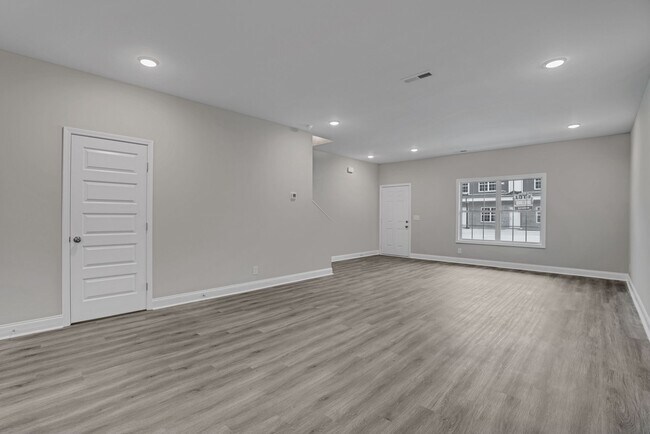 Building Photo - Excell Pointe 2 Bedroom Townhomes