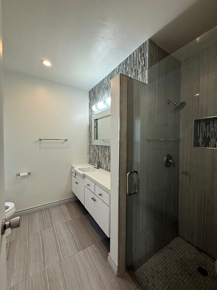 Building Photo - 1214 Rutland Rd