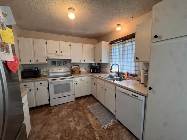 Building Photo - 1097 Regency Dr