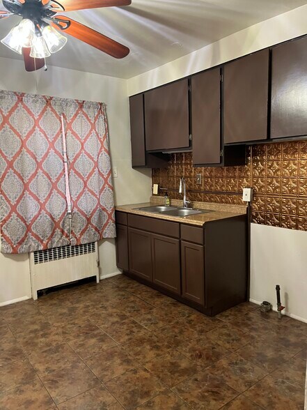 Building Photo - 1506 Chandler Ave