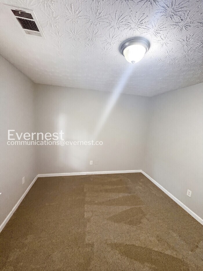 Building Photo - 7035 Setters Way