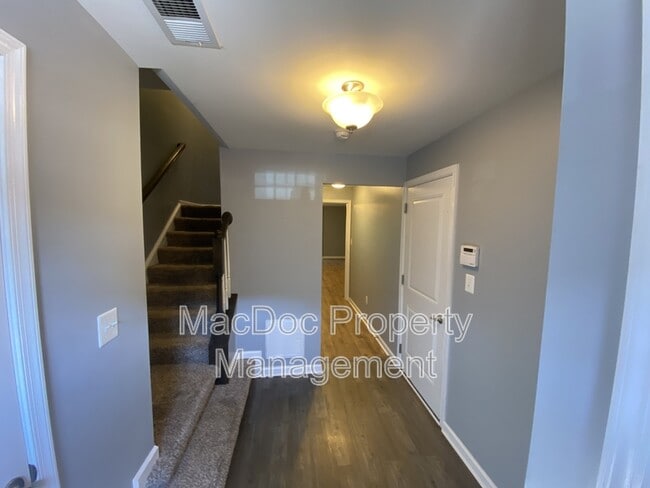 Building Photo - 302 Brenton Rd