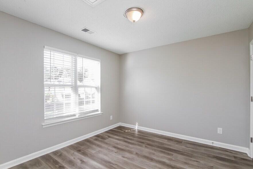 Building Photo - 226 Everett Park Dr