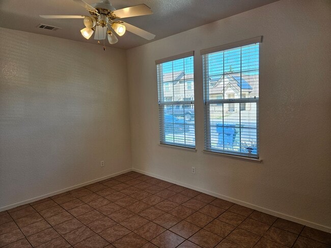 Building Photo - 3 bedroom single story in Manteca!