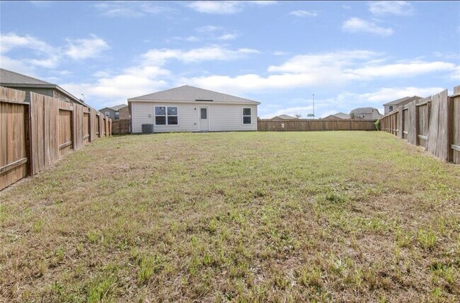 Building Photo - 22622 Cloverland Field Dr