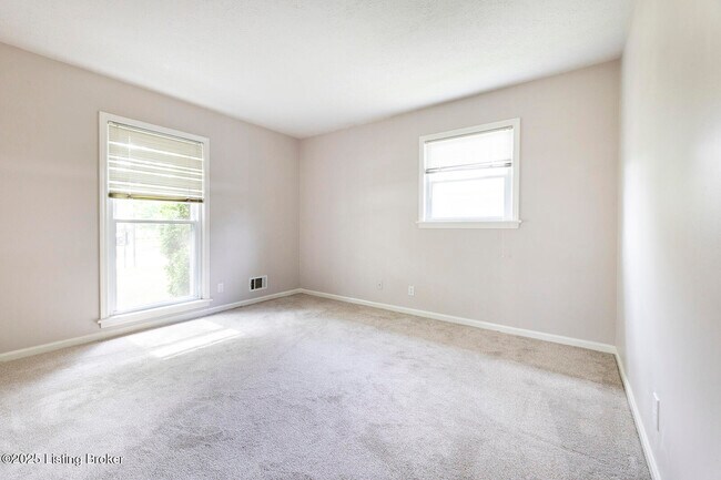 Building Photo - 2901 Creekside Dr
