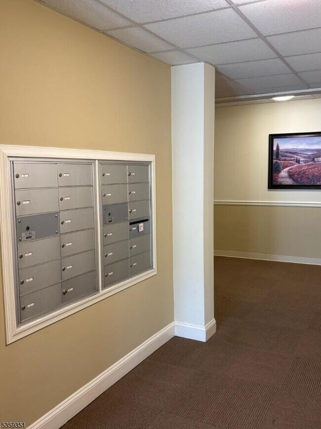 Building Photo - 6006 Brookfield Glen Dr