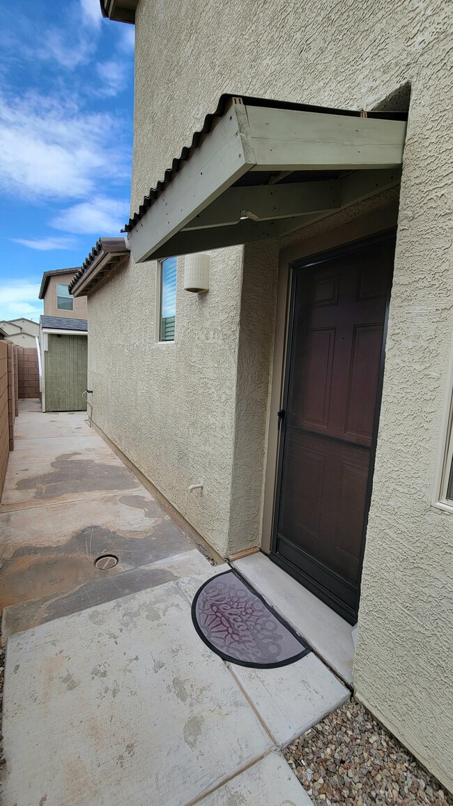 Building Photo - 7152 W Vineridge Dr