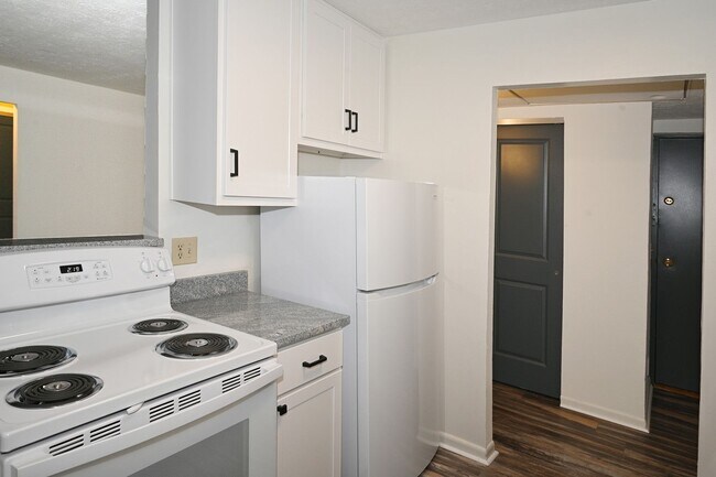 Building Photo - 5464 Beechmont Ave