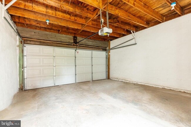 Building Photo - 32 E Elm St